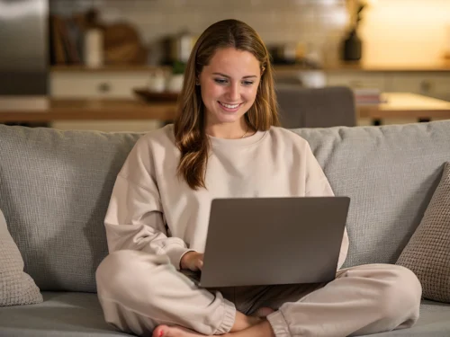 艾玛-贝克 - 网络视频建模专家